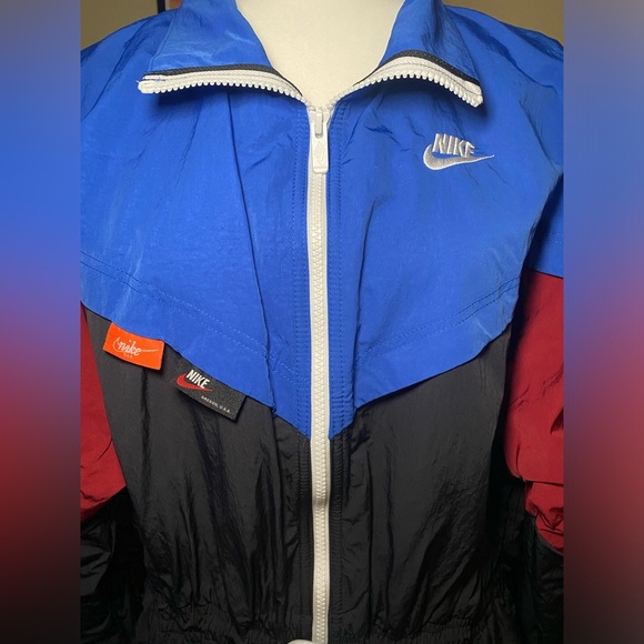 Ladies Nike track jacket. - Picture 4 of 4